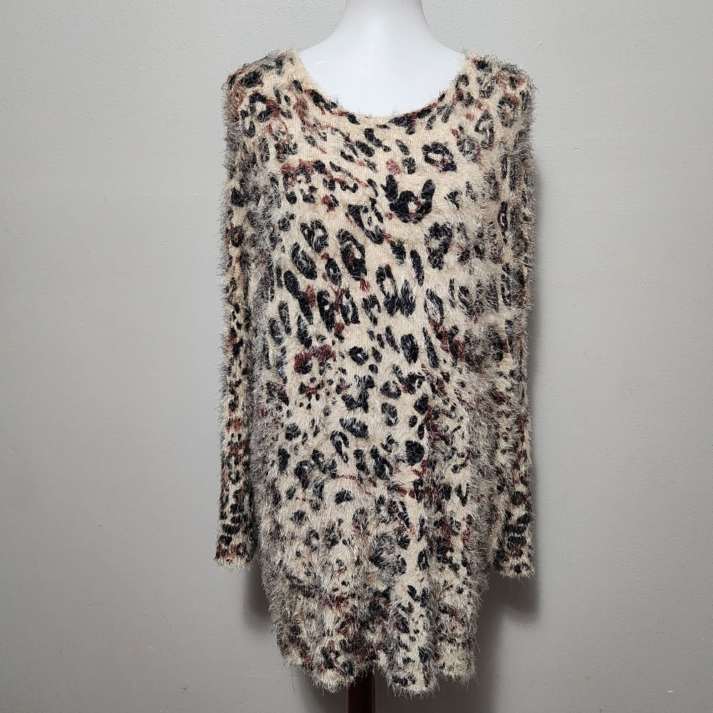 Cecico leopard fuzzy sweater size medium